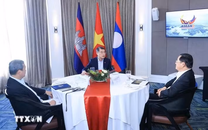 Nhân chuyến tham dự Hội nghị Cấp cao ASEAN lần thứ 48, sáng 8/5, Thủ tướng Lê Minh Hưng cùng Thủ tướng Campuchia Hun Manet và Thủ tướng Lào Sonexay Siphandone ăn sáng và làm việc. Ảnh: TTXVN