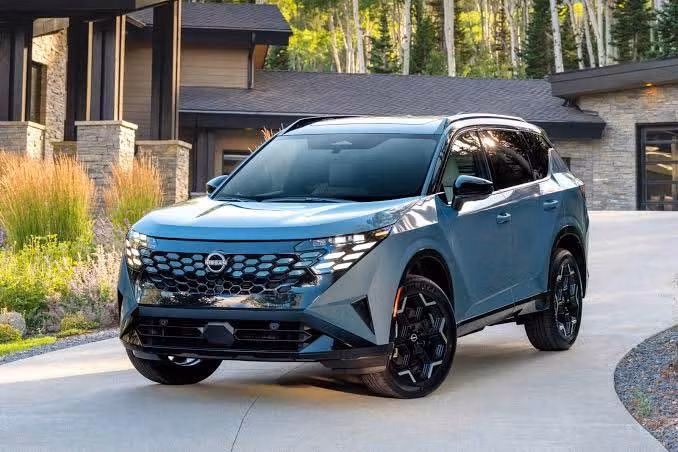 Nissan X-Trail Hybrid 2027 sẽ được đưa tới các đại lý Mỹ vào mùa thu năm nay. Phiên bản SR với gói Tech Package tùy chọn sẽ là phiên bản đầu tiên xuất hiện, tiếp theo là SV tiêu chuẩn, SR tầm trung và Platinum cao cấp nhất vào đầu năm 2027. Xe có giá dao động từ 35.490-43.490 USD.