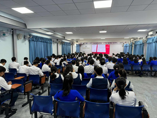 Học sinh Trường THCS-THPT Lê Lợi, tỉnh Lâm Đồng dự Lễ khai giảng được phát trực tiếp trên sóng VTV1. Ảnh: Bảo Giang 3bef5110-32f0-4f1f-91f4-729286c513ac.jpg