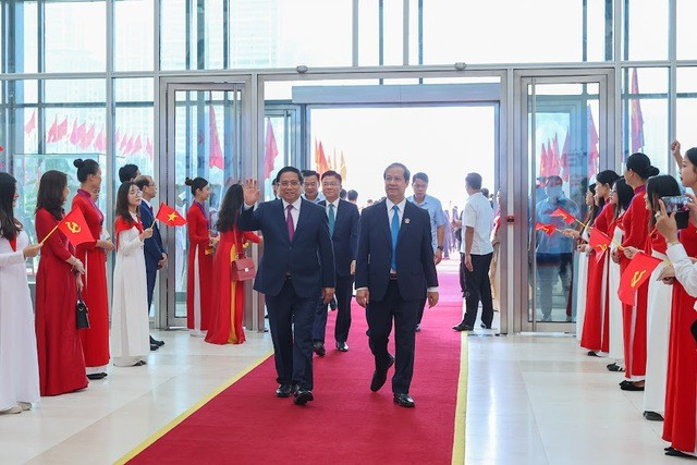 Thủ tướng Phạm Minh Chính dự Lễ khai giảng năm học mới kết hợp kỷ niệm 80 năm thành lập Bộ Quốc gia Giáo dục. Ảnh: VGP khaigiang4.jpg