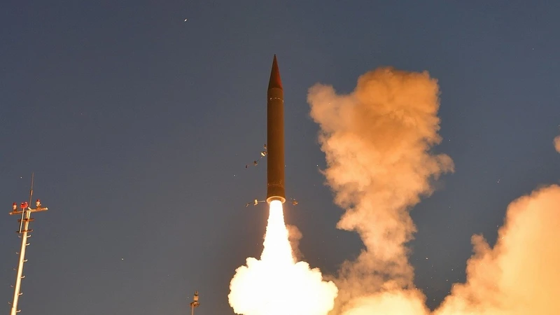 Iran đối mặt với thách thức lớn trong chiến tranh tên lửa với Israel