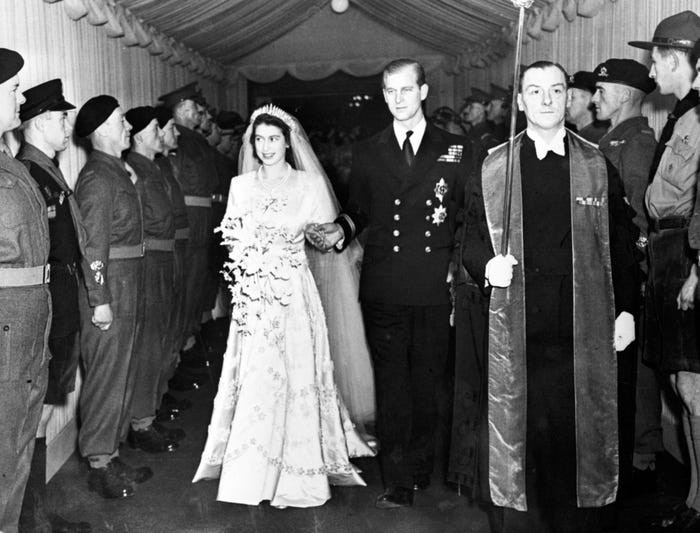 Ngày 20/11/1947, Nữ hoàng Elizabeth II kết hôn với Hoàng thân Philip trong lễ cưới được tổ chức tại Tu viện Westminster. Được biết, khoảng 200 triệu người đã theo dõi hôn lễ của Hoàng thân Philip và Nữ hoàng Elizabeth II qua sóng radio.