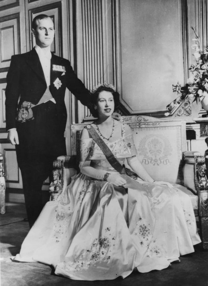 Có thể thấy, kể từ khi Nữ hoàng Elizabeth II tiếp quản ngai vàng, Hoàng thân Philip luôn bên cạnh ủng hộ và sát cánh cùng vợ trong các sự kiện quan trọng của hoàng gia.