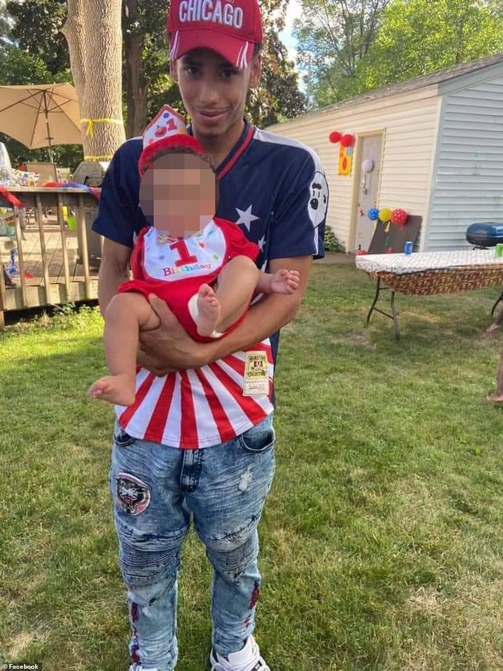 Trong tuyên bố về vụ việc, cảnh sát Trung tâm Brooklyn cho biết các sĩ quan đã yêu cầu một tài xế (Duante) dừng xe vì vi phạm giao thông vào chiều 11/4. Ảnh: Facebook.