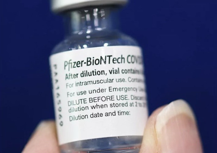 Dựa trên dữ liệu đó, Bộ Y tế và Dịch vụ Nhân sinh Mỹ, Cơ quan Kiểm soát và Phòng ngừa Dịch bệnh, Cục Quản lý Thực phẩm và Dược phẩm Mỹ, cùng các chuyên gia khác trong lĩnh vực y tế và chính phủ liên bang đã công bố kế hoạch vào mùa hè năm 2021 để cung cấp liều thứ 3 vắc xin COVID-19 cho người dân vào mùa thu này.