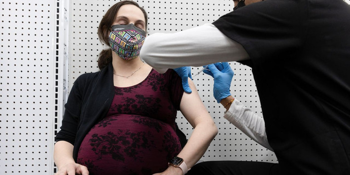 Họ có tỷ lệ mắc bệnh tiểu đường thai kỳ cao hơn, số lượng bạch cầu thấp hơn và nguy cơ bị chảy máu nhiều hơn trong khi sinh. Không chỉ vậy, thai nhi của họ cũng gặp nhiều vấn đề về hô hấp. Ảnh: TH.