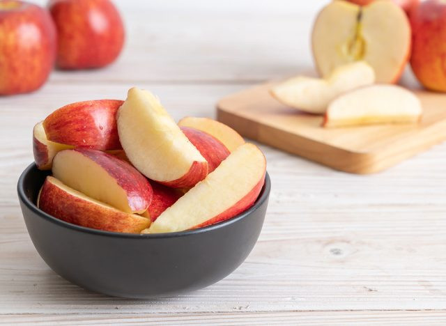 Theo chuyên gia dinh dưỡng Kim Rose, bổ sung đủ chất xơ là một biện pháp quan trọng để kiểm soát cân nặng của bạn trong mùa thu này. Ảnh: Shutterstock.