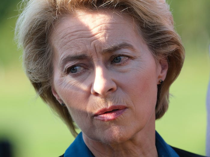 Bà Ursula von der Leyen là người phụ nữ đầu tiên được bầu làm Bộ trưởng Quốc phòng Đức và cũng là người phụ nữ đầu tiên được bầu làm Chủ tịch Ủy ban Châu Âu.