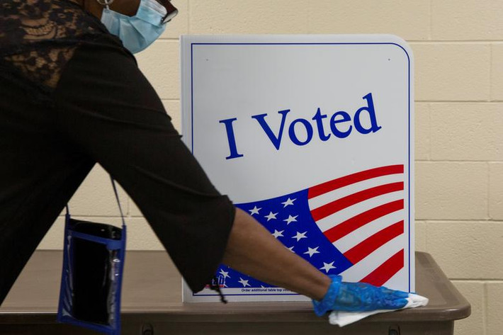 Michael McDonald, chuyên gia tại Đại học Florida và cũng là người điều hành Dự án Bầu cử Mỹ, cho biết ông chưa từng thấy nhiều người bỏ phiếu sớm như thế trước một cuộc bầu cử.