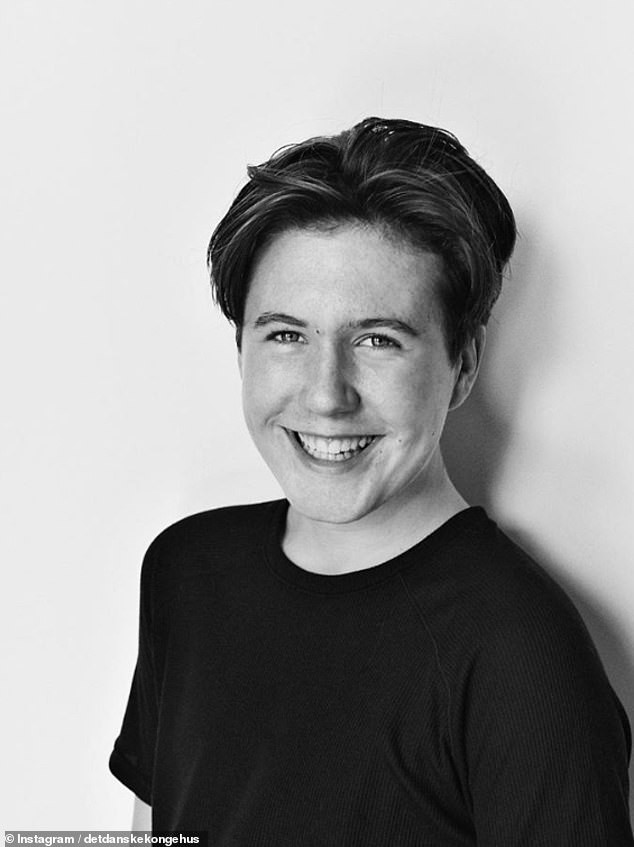 Hoàng tử Đan Mạch cười tươi đón tuổi 15. Ảnh: Instagram.