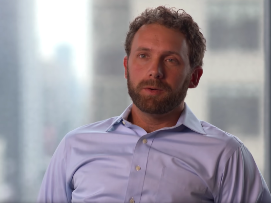 Theo hồ sơ được nộp cho Ủy ban bầu cử liên bang gần đây, chiến dịch tranh cử tổng thống của ứng viên Joe Biden đã nhận được những khoản đóng góp từ các nhóm nhà tài trợ mới. Đứng đầu danh sách tài trợ này là tỷ phú Lukas Walton, 34 tuổi, người thừa kế Walmart. Ảnh: Youtube. 