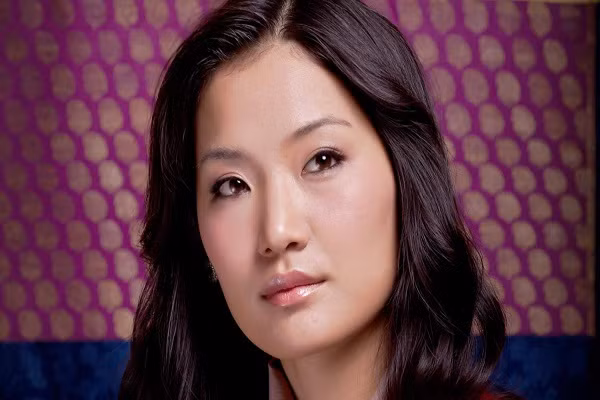 Hoàng hậu Pema sở hữu vẻ đẹp đằm thắm và có tính cách khiêm nhường, rất được Quốc vương Bhutan thương yêu. Ảnh: GT.