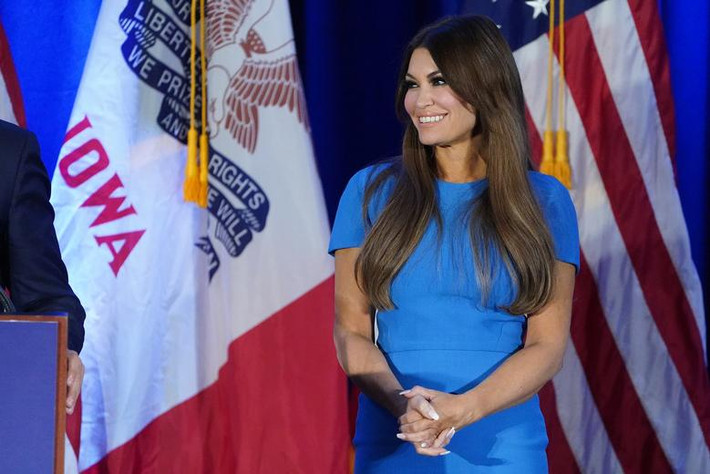 Kimberly Guilfoyle, một cố vấn trong chiến dịch tranh cử của ông Trump và cũng là bạn gái của Donald Trump Jr. - con trai của ông Trump, mắc COVID-19 hồi đầu tháng 7/2020.