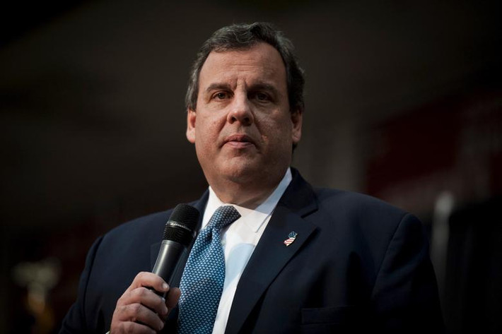 Cựu Thống đốc bang New Jersey Chris Christie ngày 3/10 cho biết, ông đã được xét nghiệm và có kết quả dương tính với virus SARS-CoV-2. Ông Chris chỉ xuất hiện các triệu chứng nhẹ.