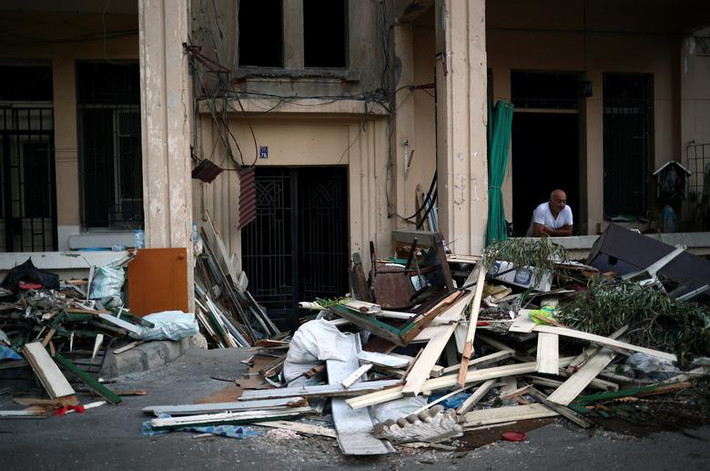 Cuộc xung đột Syria đã lan sang Li Băng. Một số cuộc tấn công làm rung chuyển Beirut và các khu vực khác của nước này. Nhưng tác động rõ ràng nhất của cuộc chiến Syria ở Li Băng, một quốc gia có dân số khoảng 4,5 triệu người, là dòng người tị nạn ước tính khoảng 1,5 triệu người, đặt áp lực lên nước này. Ảnh: Reuters.