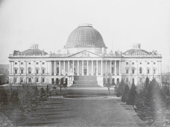 Năm 1850, kế hoạch mở rộng Điện Capitol bắt đầu. Tổng thống Mỹ khi đó là ông Millard Fillmore đã chọn kiến trúc sư Thomas U. Walter đứng đầu dự án này.