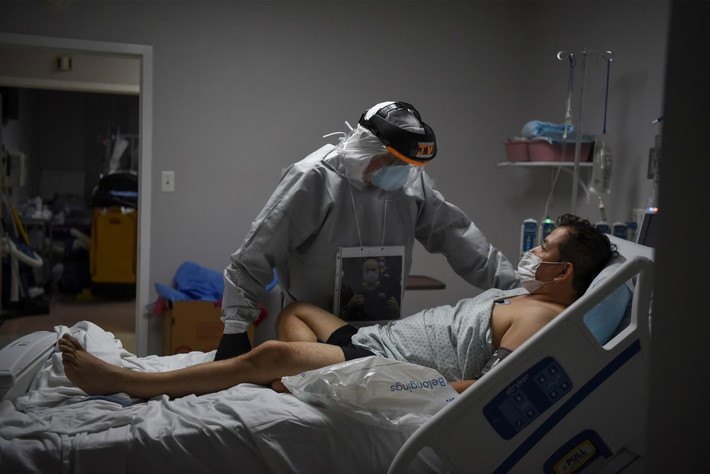 Varon, 58 tuổi, hiện làm giám sát đơn vị điều trị bệnh nhân COVID-19 tại trung tâm UMMC.