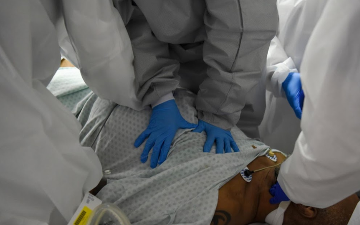 Bác sĩ Varon chia sẻ, đối phó với dịch COVID-19 này là một thách thức vô cùng khó khăn đối với các chuyên gia y tế.