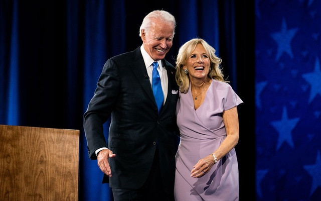 Bà Jill kết hôn với ông Joe Biden năm 1977, hơn 4 năm sau khi người vợ đầu của ông Biden qua đời trong một tai nạn xe hơi. Bà đã giúp ông nuôi dạy các con trai, Beau và Hunter (hai người con của ông Biden với người vợ đầu), và hạ sinh cô con gái Ashley Blazer vào năm 1981. Ảnh: NYT.