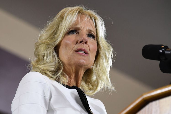 Bà bắt đầu đi làm thêm từ năm 15 tuổi, trong đó có việc làm nhân viên phục vụ bàn ở Jersey Shore. Từ nhỏ, bà Jill Biden đã mong muốn sẽ tạo dựng sự nghiệp riêng. Ảnh: Getty.