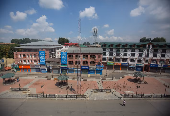 Phòng Thương mại và Công nghiệp Kashmir cho biết, thiệt hại kinh tế trong khu vực ước tính là 5,3 tỷ USD và khoảng nửa triệu việc làm đã bị mất kể từ tháng 8/2019.