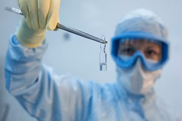 Sputnik đưa tin, nhà máy dược phẩm Binnopharm thuộc Tập đoàn AFK Sistema ở thị trấn Zelenograd đã bắt tay vào việc sản xuất hàng loạt vắc xin Sputnik V.