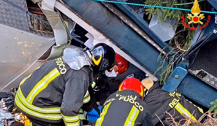 Thị trưởng Stresa, Marcella Severino, cho biết các kỹ sư tin rằng vụ tai nạn là do một trong những sợi dây cáp bị đứt khiến cabin bị lật cho đến khi nó va vào một cột tháp rồi rơi xuống đất.