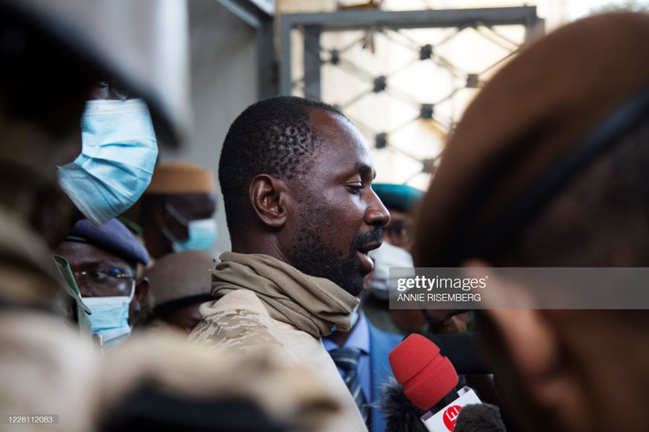 "Tổng thống Mali Bah Ndaw và Thủ tướng Moctar Ouane đều bị phế truất vì tìm cách 'phá hoại' quá trình chuyển tiếp quyền lực. Quá trình chuyển giao quyền lực sẽ diễn ra như bình thường và cuộc bầu cử dự kiến được tổ chức vào năm 2022", Đại tá Goita đọc tuyên bố trên truyền hình nhà nước. Ảnh: Getty.