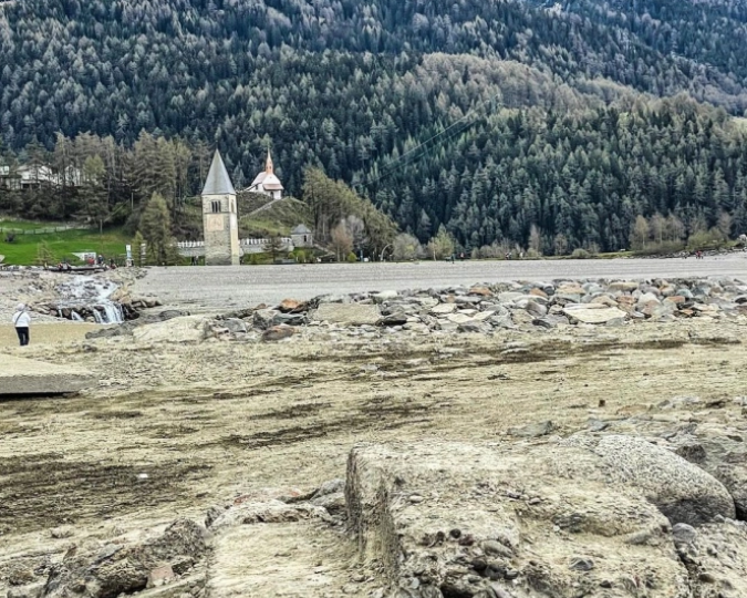 163 ngôi nhà trong làng Curon bị "xóa sổ" khi đó.