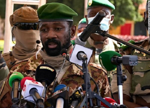 Đại tá Assimi Goita là người đứng đầu lực lượng đặc nhiệm Mali. Ông từng nhận được sự đào tạo từ Mỹ, Pháp và Đức, từng có kinh nghiệm làm việc với lực lượng đặc nhiệm Mỹ.