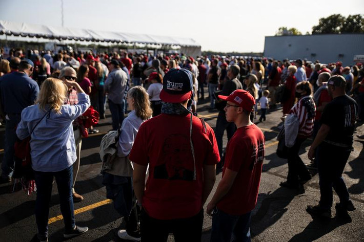 Buổi vận động tranh cử của ông Trump tại Ohio thu hút đông đảo người tham gia.