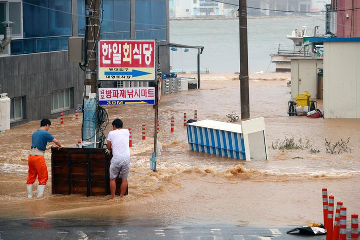 Để ứng phó với bão Haishen, nhà chức trách Hàn Quốc kêu gọi triển khai các biện pháp an toàn để bảo vệ người dân, đặc biệt là các cư dân ở những vùng bờ biển, nhà gần sông và các khu vực dễ xảy ra lở đất.