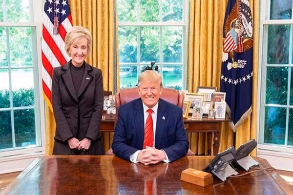 Vào ngày 14/11/2018, Tổng thống Mỹ Donald Trump đã đề cử bà Marks làm Đại sứ Mỹ tại Nam Phi. Bà được Thượng viện phê chuẩn vào ngày 26/9/2019 và tuyên thệ nhậm chức vào ngày 4/10/2019. Ảnh: Instagram.