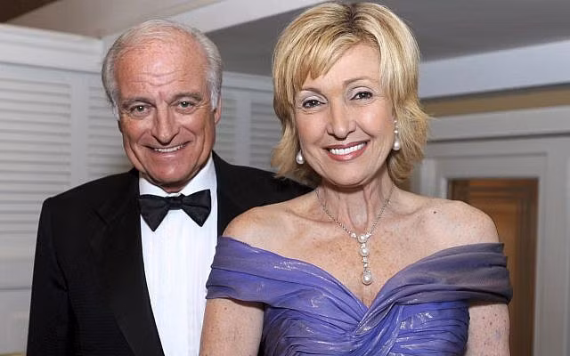 Về đời tư, bà Marks kết hôn với bác sĩ Neville Marks, làm việc tại Trung tâm Y tế JFK, vào năm 1976. Vợ chồng bà sau đó chuyển tới sống ở Bermuda trước khi đến Florida (Mỹ) vào năm 1987. Ảnh: AP.