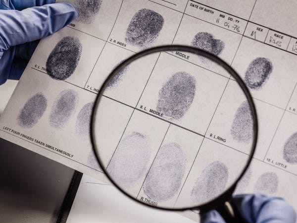 Mary Schais được tìm thấy tử vong tại Spring Brook Township, bang Minnesota, vào năm 1974, với 15 nhát dao trên cơ thể. Cảnh sát nghi ngờ rằng cái chết của cô có thể là do Randall Woodfield, người được biết đến với biệt danh "Sát thủ I-5". Bị cho là liên quan đến 44 vụ giết người, song Woodfield chỉ từng thừa nhận một vụ án và đang thụ án 90 năm tù.