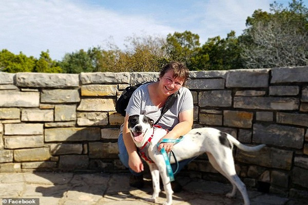 Một trang Facebook dưới tên Pascale Ferrier mô tả cô ta là người tự kinh doanh, còn các nguồn tin nói với CTV News rằng cô ta làm việc như một lập trình viên máy tính. Ảnh: Facebook.