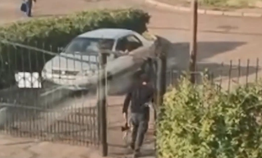 Nguồn tin cho hay, Malikov đã "phục kích" gần nơi làm việc của vợ cũ là cô Aigul Zinnatova. Khi Aigul Zinnatova và Yegor Babenko đang đi về phía xe của họ thì Malikov liền lao tới và tấn công họ bằng rìu.