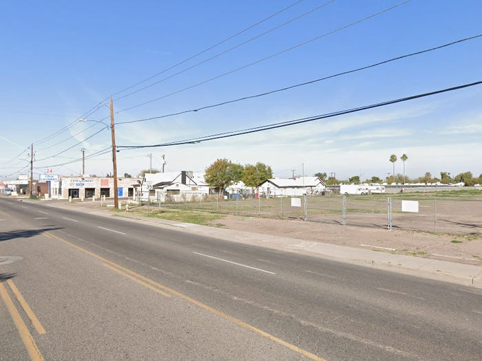 Ngày 12/3/1978, Pauline Robbin Burgett trở về quê nhà ở Phoenix, bang Arizona, sau kỳ nghỉ cuối tuần cùng mẹ thì phát hiện em gái, Pauline Robbin, đã bị đâm chết. Cảnh sát cho rằng kẻ sát hại cô gái 16 tuổi này là người quen của nạn nhân. Tuy nhiên, dù có bằng chứng ADN, họ vẫn chưa thể xác định được thủ phạm.