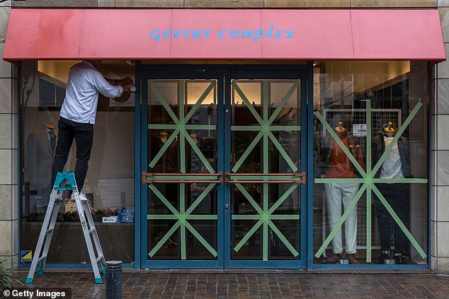 Theo Cơ quan Điện lực Kyushu, đến sáng 7/9, khoảng 476.000 hộ gia đình không có điện. Ảnh: Getty.