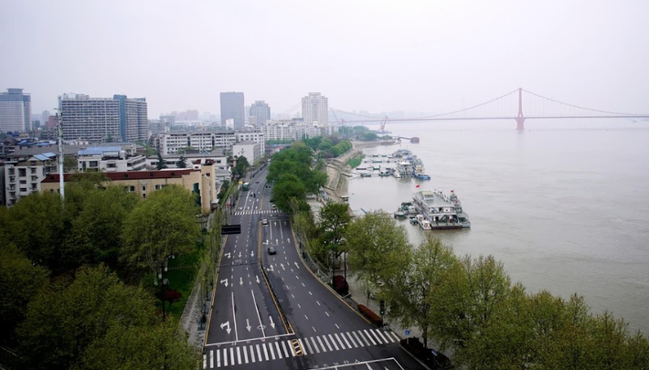 Đại lộ Linjiang gần sông Trường Giang hôm 31/3.