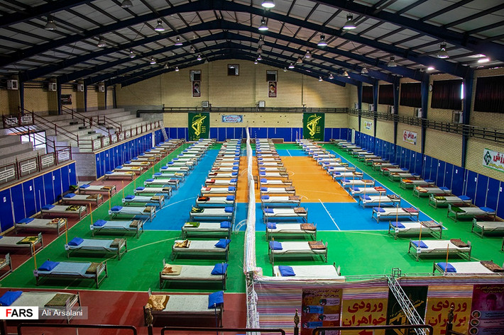 Bên trong một bệnh viện dã chiến ở Urmia.