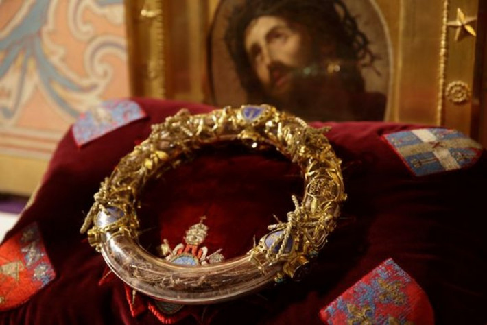 Được biết, chiếc vòng gai này là một trong ba cổ vật thánh thiêng trong Nhà Thờ Đức Bà Paris. Ngoài chiếc vòng còn có một phần của cây Thập giá đích thực (True Cross) nơi chúa Giê-Su bị đóng đinh và một trong ba chiếc Đinh thánh (Holy Nails). Ảnh: NB.
