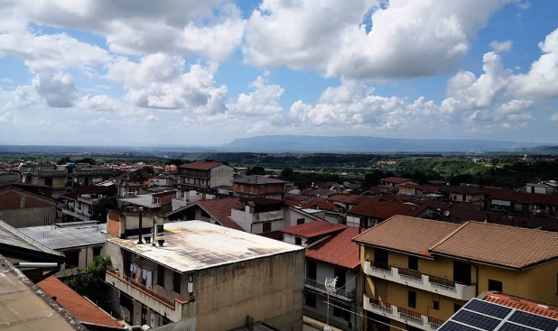 Sắp tới, khoảng 50 ngôi nhà không người ở của Cinquefrondi sẽ được "tung" ra thị trường. Ảnh: Twitter.