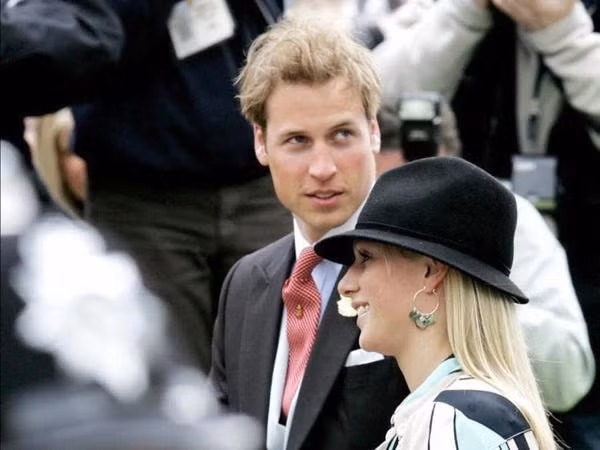 Hoàng tử Anh William trông chững chạc trong đám cưới của cha anh với Công nương Camilla Parker Bowles ngày 9/4/2005.