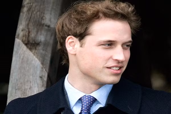 Hoàng tử William tham dự buổi lễ Giáng sinh tại Nhà thờ Sandringham ở King'sLynn, Anh, ngày 25/12/2005.