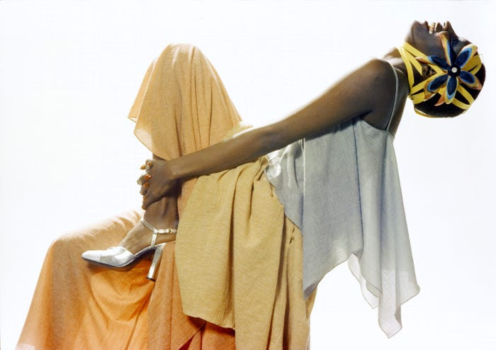 Esther trở thành người mẫu da màu đầu tiên ở Pháp và từng làm việc với những tên tuổi nổi tiếng như Lanvin, Paco Rabanne, Pucci và Jean-Paul Gaultier. Ảnh: Getty.