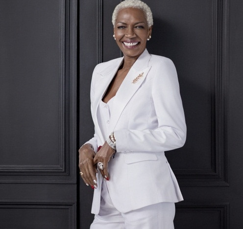 "Mong muốn của tôi là các gia đình hoàng gia khắp thế giới tham gia vào quỹ của tôi và hỗ trợ tôi giúp đỡ những người khác. Màu da không phải là vấn đề", bà Esther nói.