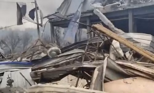 Sau khi vụ tai nạn xảy ra, nhiều lối ra đường cao tốc đã tạm thời bị phong tỏa. Các nhà chức trách khuyến cáo người dân tránh xa khu vực hiện trường. Ảnh chụp màn hình.