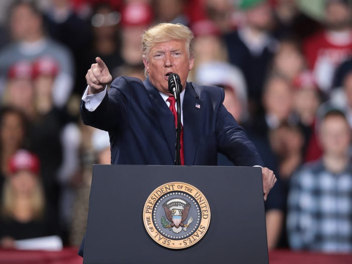 Trong thời gian đảm nhiệm cương vị người đứng đầu nước Mỹ, Tổng thống Trump đã ký nhiều sắc lệnh và đưa ra những quyết định khiến cả thế giới bất ngờ.