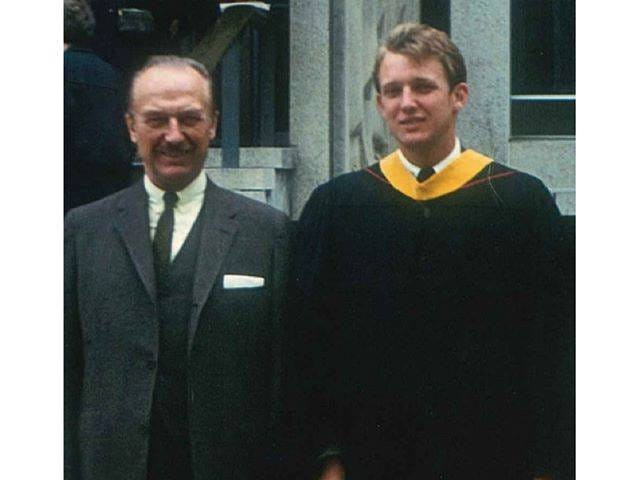 Ông Trump tốt nghiệp ngành Kinh tế của trường Tài chính Wharton thuộc Đại học Pennsylvania vào năm 1968. Sau đó, ông bắt đầu sự nghiệp tại công ty phát triển bất động sản E. Trump &amp; Son của cha ông.
